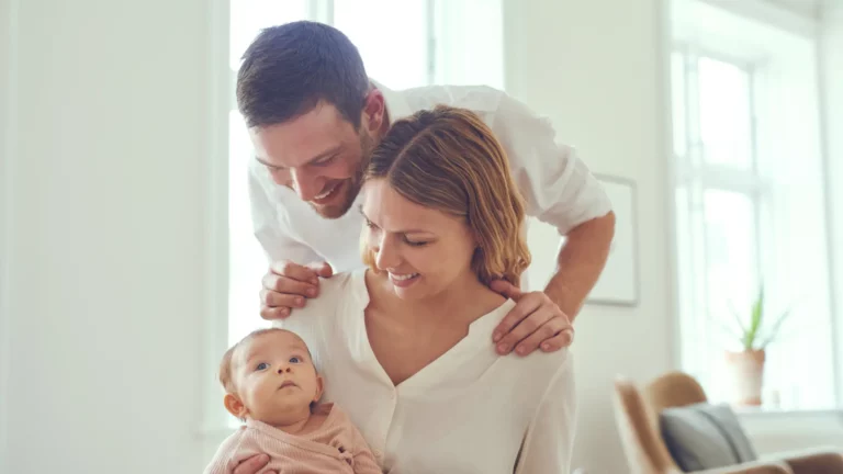 famille heureuse et soudée, avec une bonne complémentaire santé qui convient à toutes la famille.